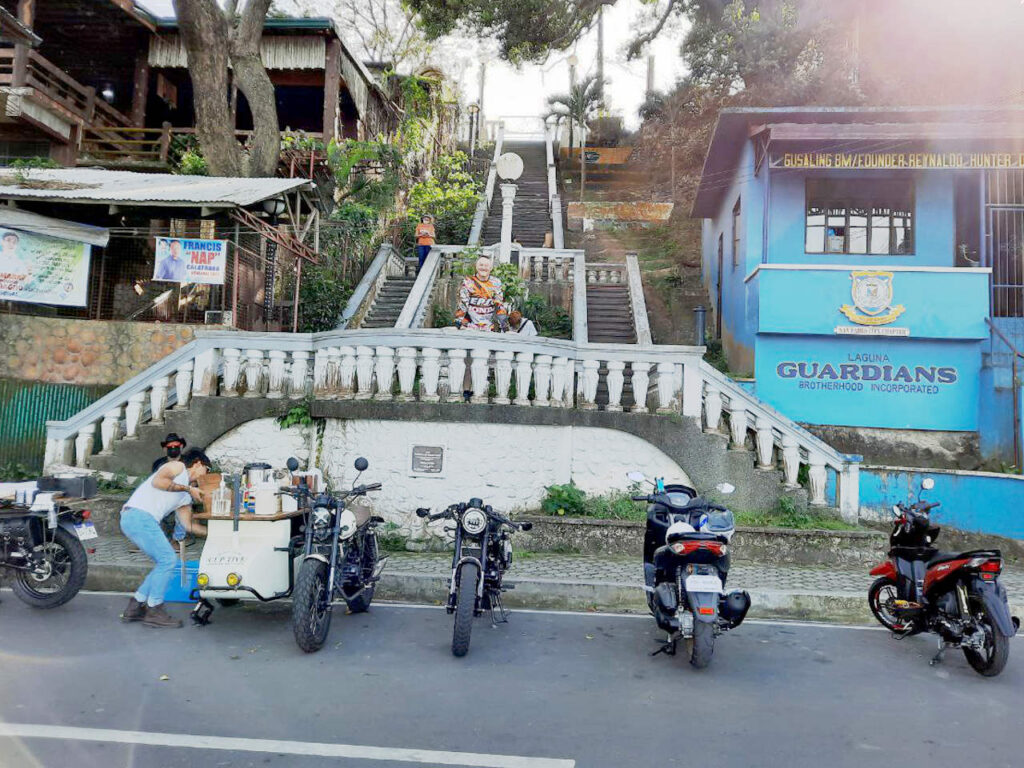 Motorradtour-Treppe